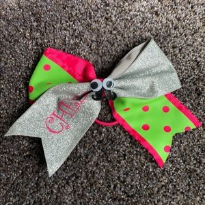 Kids cheer bow